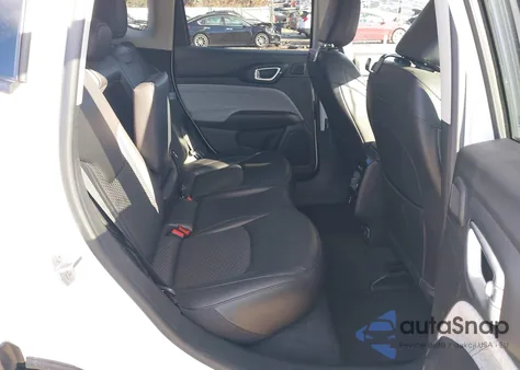 2022 Jeep Compass Latitude 4X4 z USA, uszkodzony, nr VIN 3C4NJDBB5NT221418